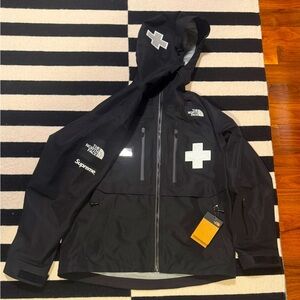 Supreme x The North Face - Limited Edition Summit Series Jacket